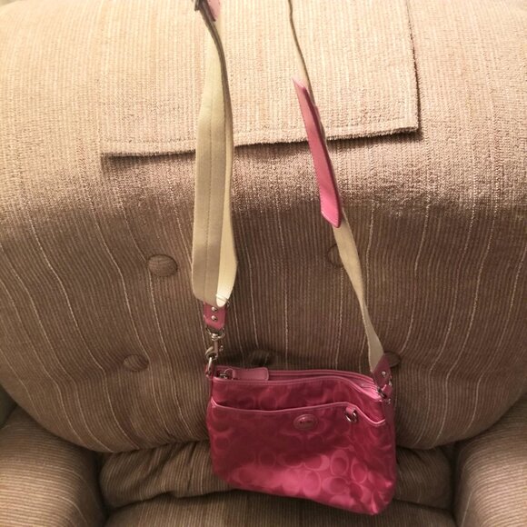 Coach Signature crossbody purse - Picture 2 of 12